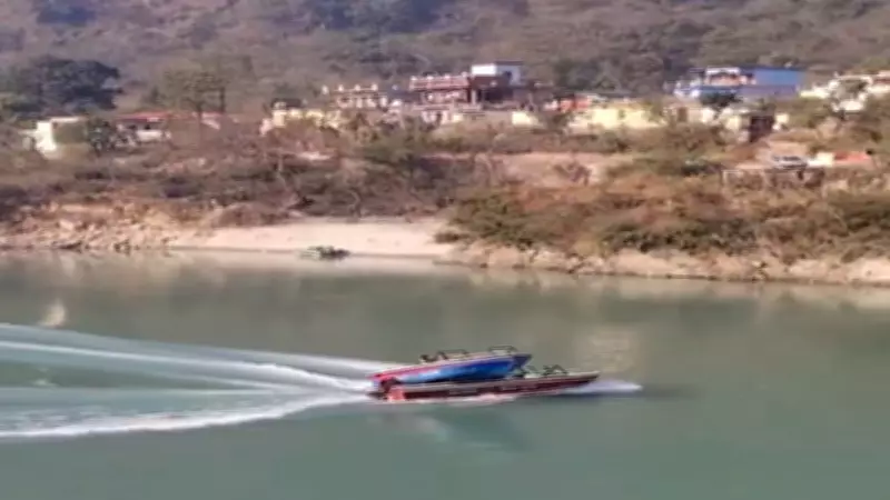 Major Disaster Averted as Tourist Speedboats Collide in Uttarakhand's Alaknanda River