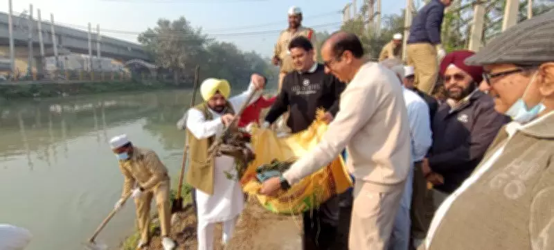Minister ETO Joins 'Clean Water, Clean Mind' Drive in Amritsar