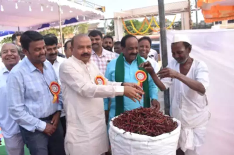 MLAs Advocate for Commercial Crops & Support at Hubballi's Dry Chilli Mela
