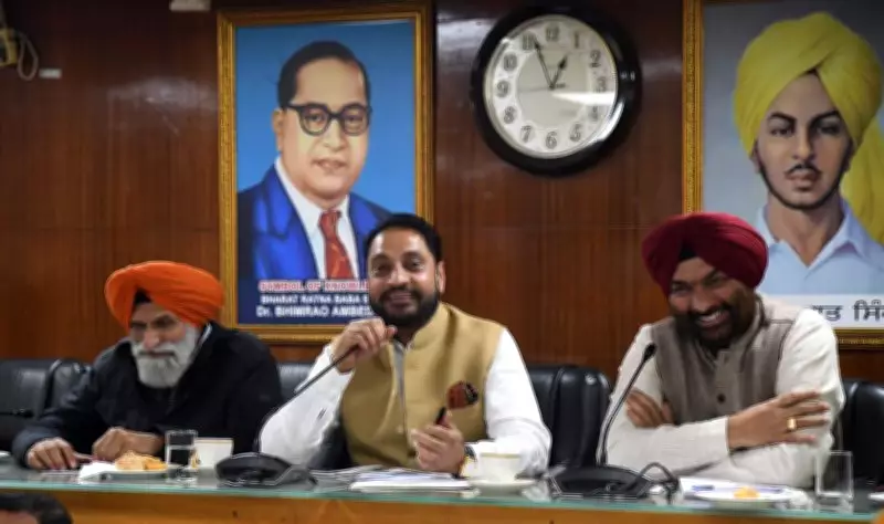 Mohali Councillors Protest Halt of Mechanical Sweeping on B-Roads, Garbage Piles Up