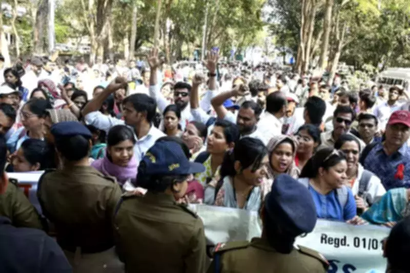 MP Health Workers' Protest Escalates: Demand Permanent Jobs, Highlight Radiation Risks