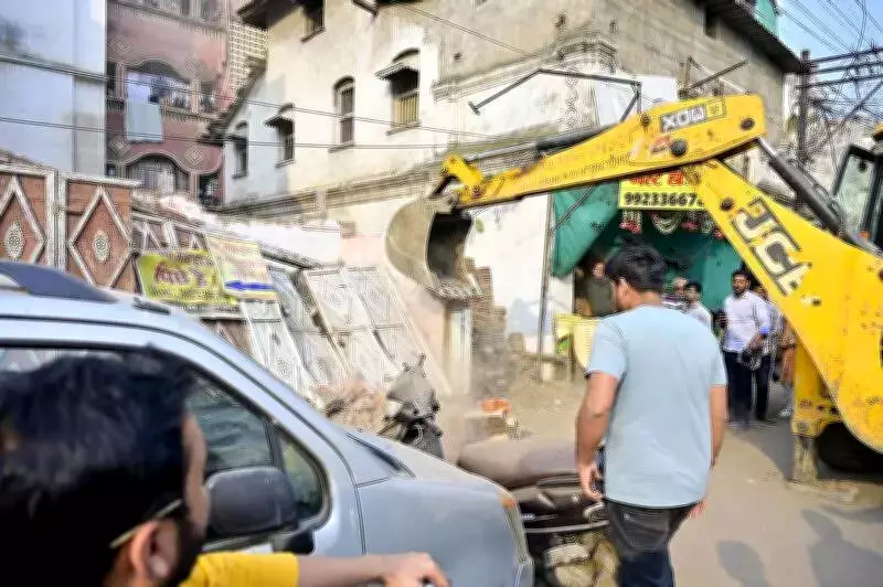 Nagpur Municipal Corporation Resumes Demolition Drive for Old Bhandara Road Widening