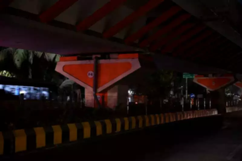 Nagpur's RTO Flyover Dark Stretch Poses Safety Risk for Students, Commuters