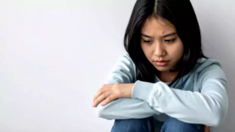 Navigating Pre-Teen Emotional Turmoil: A Guide for Parents of Early-Maturing Girls