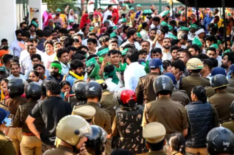 Noida Floodplain Residents Protest for Electricity, Demand Legal Power Connections