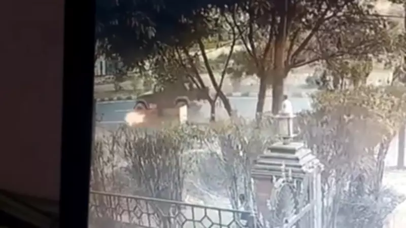 Noida Thar Rampage: Motorcycle Dragged for Kilometers After Fuel Theft Chase Near Badalpur