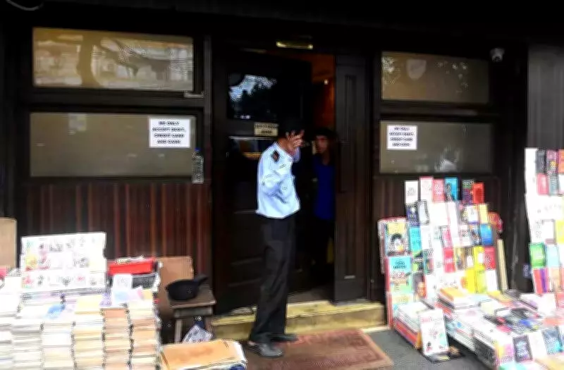 Olypub Reopens in Kolkata with Loyal Patrons' Support After Meat Mix-Up Controversy