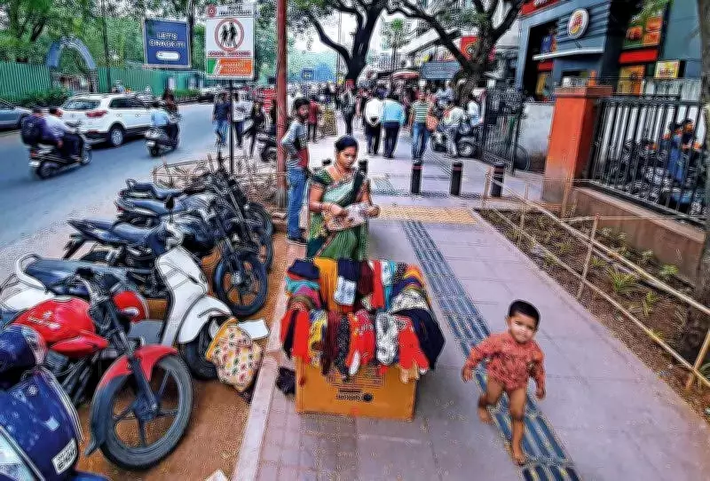 PMC Cracks Down on Authorized Hawkers Flouting Norms, Owes Rs 40 Crore