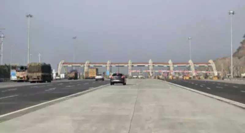 Pune Citizens Demand Urgent 10-Lane Mumbai-Pune Expressway Expansion After Traffic Chaos