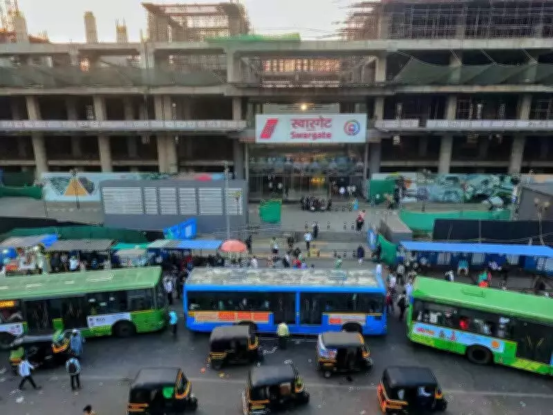 Pune Metro Commuters Struggle with Last-Mile Connectivity as Auto Drivers Overcharge