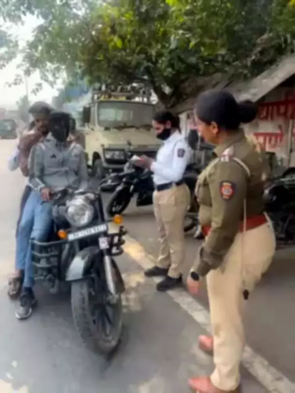 Pune Traffic Police Crackdown: 829 Triple-Seat Riders Fined in Second Day Drive