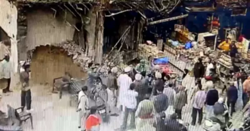 Punjab's Shahi Imam Attacked with Bricks, Slapped in Ludhiana; CCTV Video Viral