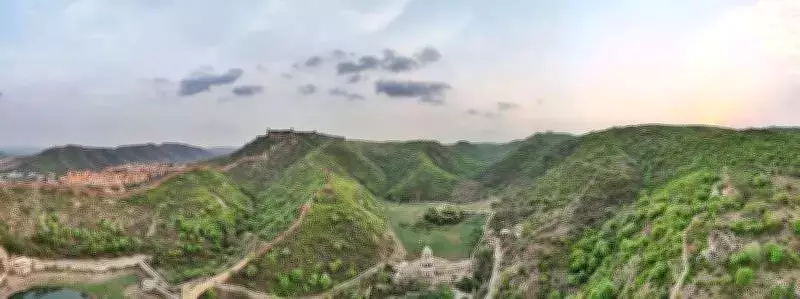 Rajasthan Halts Mining in Aravalli Hills After Supreme Court Intervention