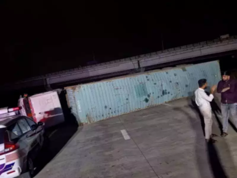 Samruddhi Expressway Traffic Halted for 2 Hours After Container Truck Overturns Near Igatpuri