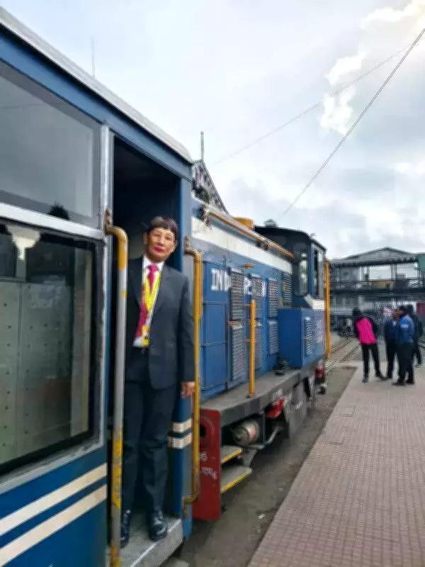 Sarita Yolmo Breaks Gender Barrier as First Woman Senior CTC on Darjeeling Himalayan Railway