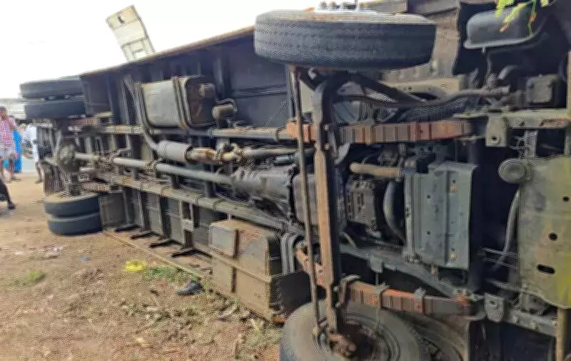 School Bus Overturns After Lorry Collision in Ramanathapuram, 19 Injured