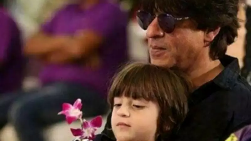 Shah Rukh Khan's Heartwarming Holi Memory with Son AbRam Goes Viral
