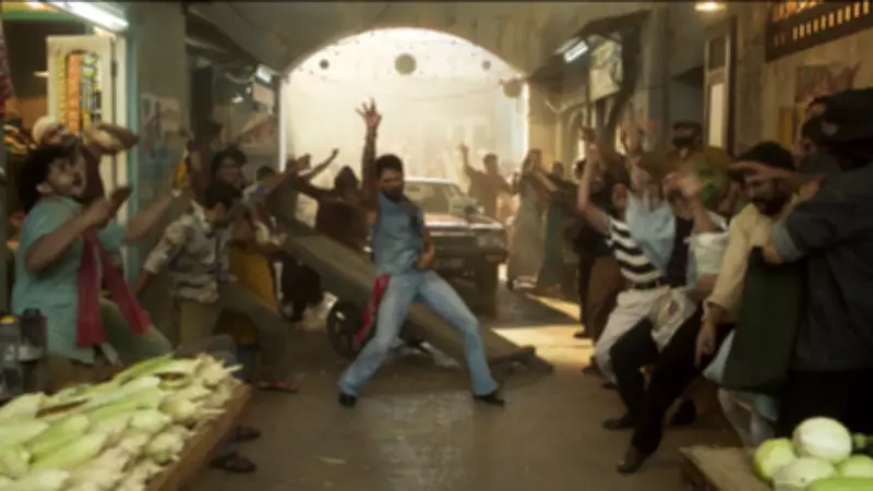 Shahid Kapoor's Retro Swagger in 'Paan Ki Dukaan' Evokes Amitabh, Govinda