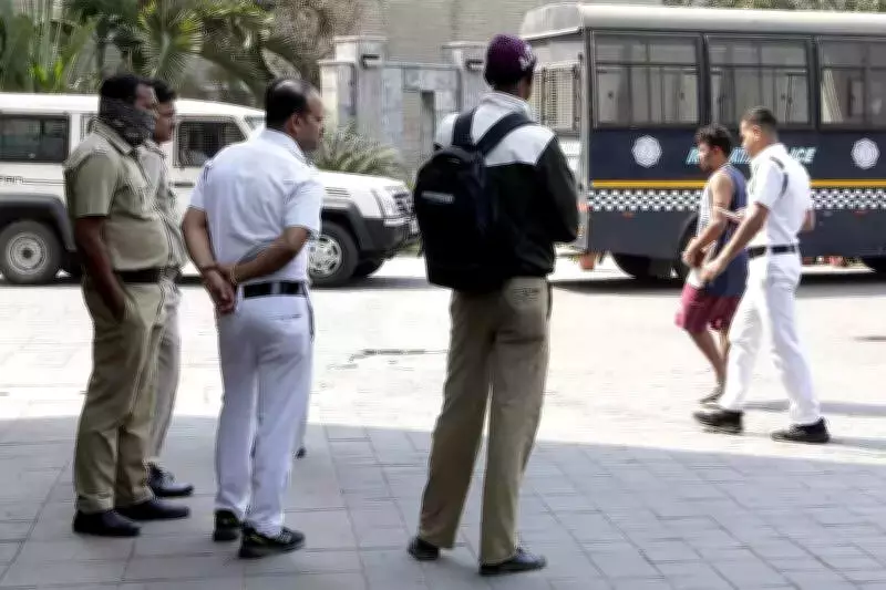 Shivratri Oil Lamp Sparks Fire in Kolkata High-Rise, Prompting Swift Evacuation