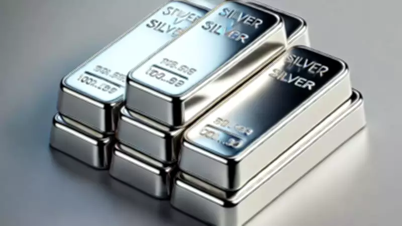 Silver Prices Plunge 6% on MCX Amid Dollar Strength and Tech Selloff