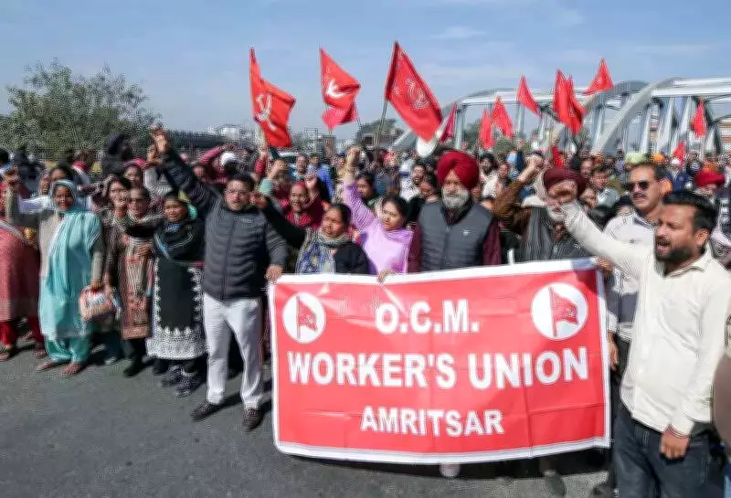 SKM Reports Unprecedented Farmer Participation in National Labor Code Protests