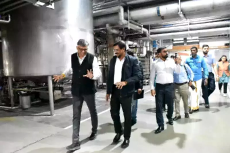 Sri Lankan JVP Delegation Studies India's Cooperative Model in Anand Visit