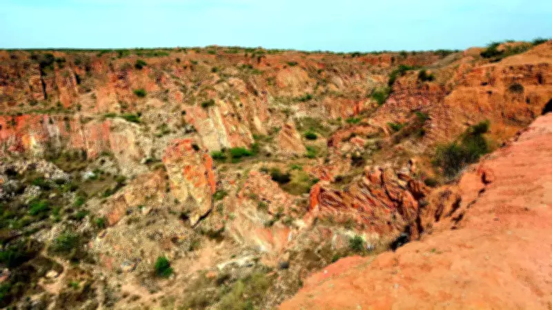 Supreme Court Seeks Experts to Define Aravali Hills, Maintains Mining Ban