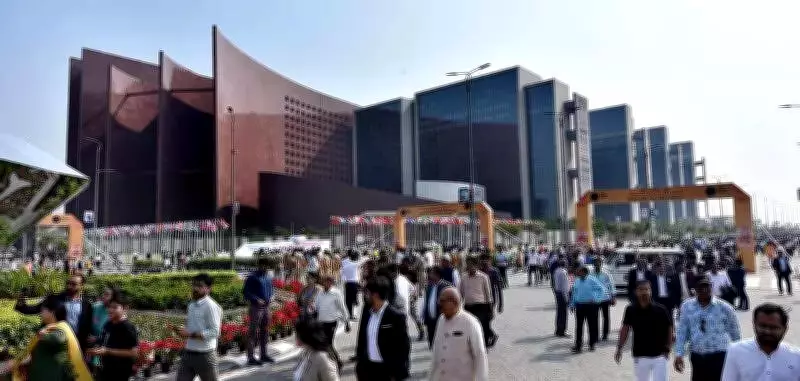 Surat Diamond Bourse Hosts Meeting to Attract Light Brown Diamond Traders