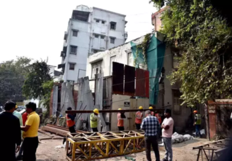 Surat Metro Tunneling: Six Vulnerable Buildings Evacuated in Chowk Bazaar Area