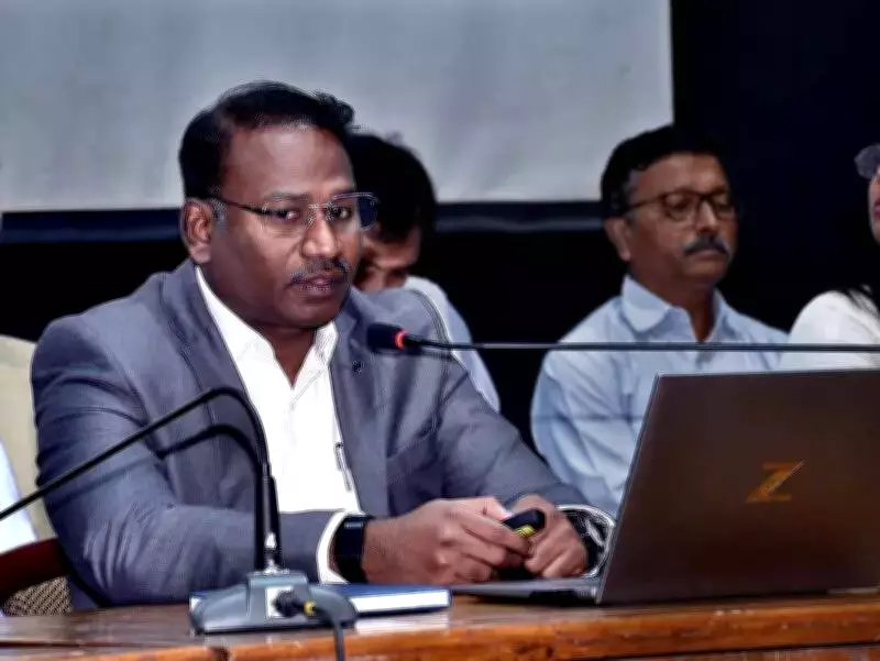 Surat's Rs 10,593 Crore Budget for 2026-27 Focuses on Major Infrastructure Projects