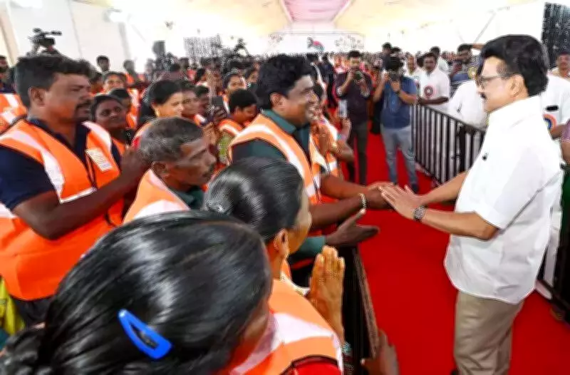 Tamil Nadu Expands Free Meal Scheme for 1.29 Lakh Sanitation Workers Statewide