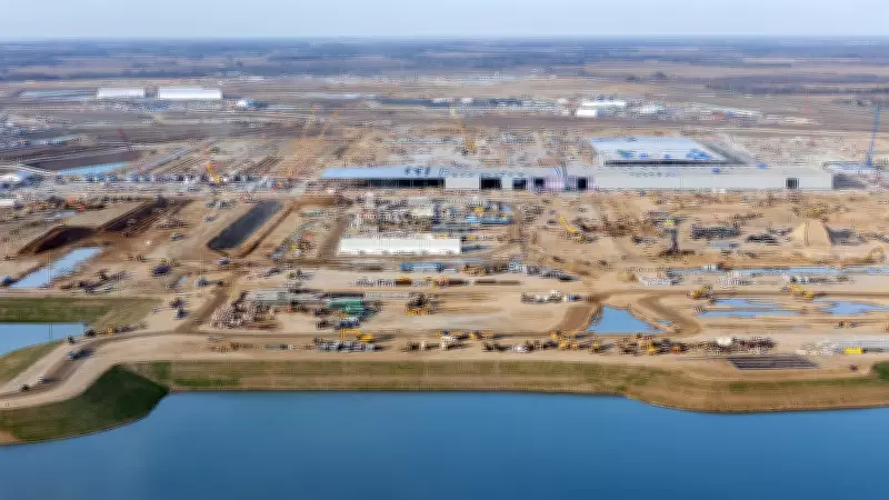 Tech Leaders' AI Vision Faces Public Skepticism: Bubble at Risk?