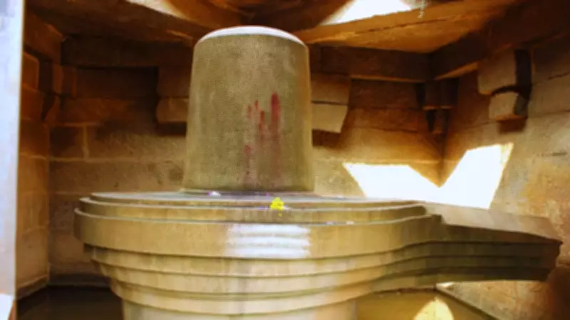 The Mystical Badavilinga Temple: Hampi's Perpetually Wet Monolithic Wonder