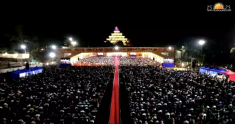 Thousands Gather for Maha Shivaratri Celebrations Led by Sri Sri Ravi Shankar in Bengaluru