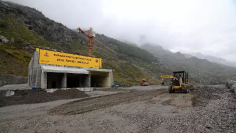 Three Light Avalanches Near Atal Tunnel Block Road, No Casualties Reported