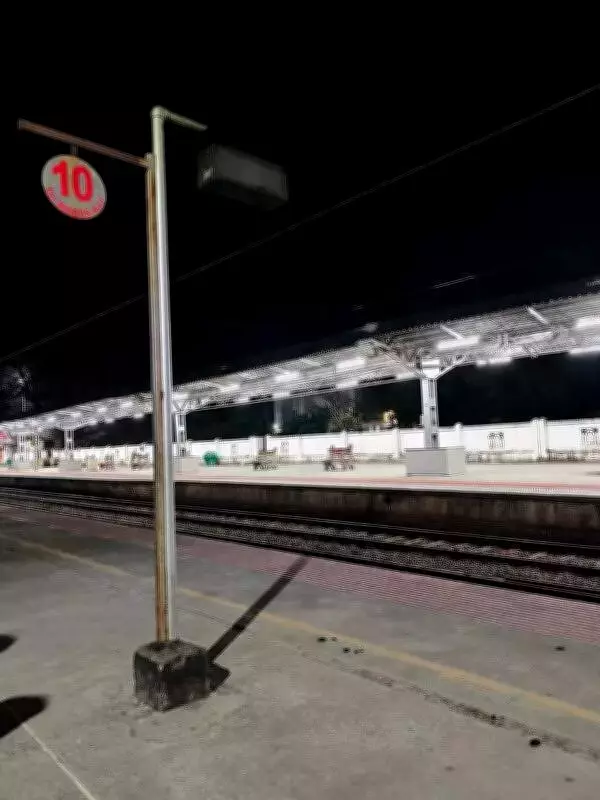 Tiruvallur Station's Digital Coach Displays Fail, Causing Passenger Chaos