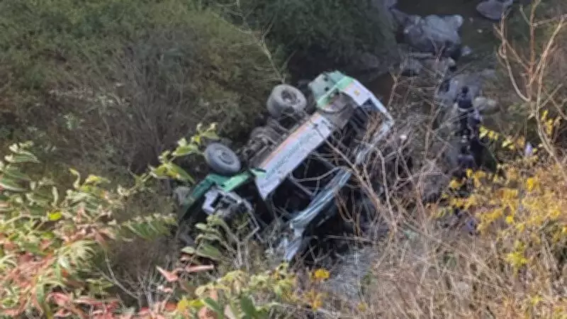 Tragic Bus Accident at Himachal-Uttarakhand Border Claims 3 Lives, Injures Dozens