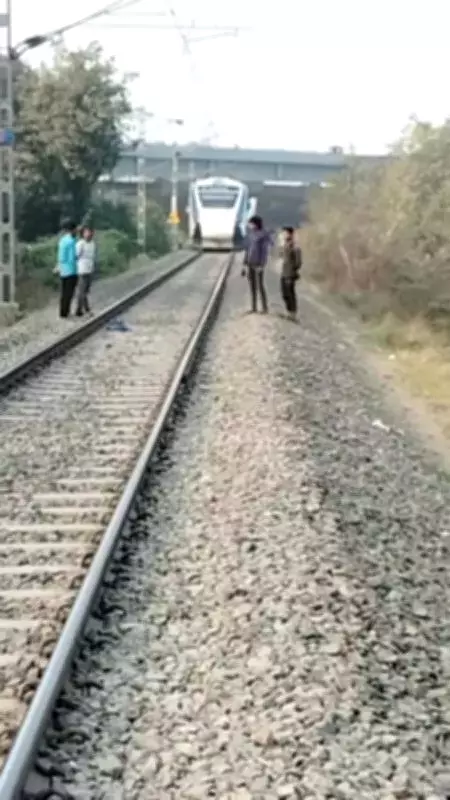 Tragic Selfie Incident in Rajkot: Two Friends Killed by Vande Bharat Train