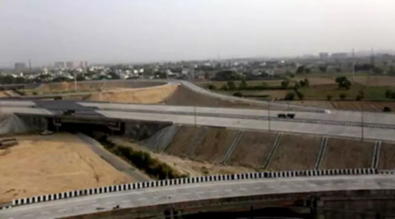 Two Good Samaritans Killed While Rescuing Trapped Driver on Delhi-Meerut Expressway