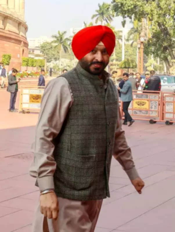 Union Minister Bittu Slams Punjab Congress Leadership Over Internal Crisis