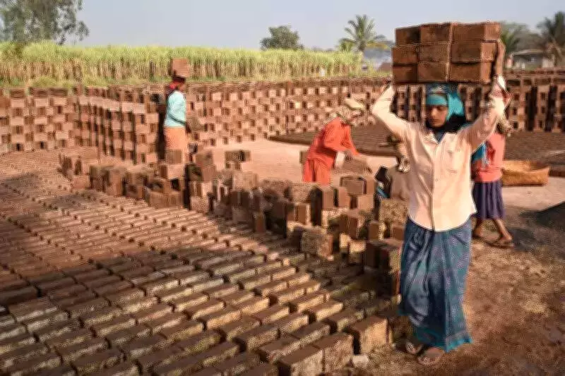UP Government Eases Brick Kiln Regulations to Boost Employment and Construction