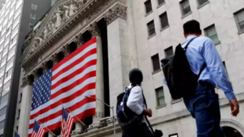 US Economic Growth Slows Sharply in Q4 2025, Missing Forecasts Amid Trump Criticism