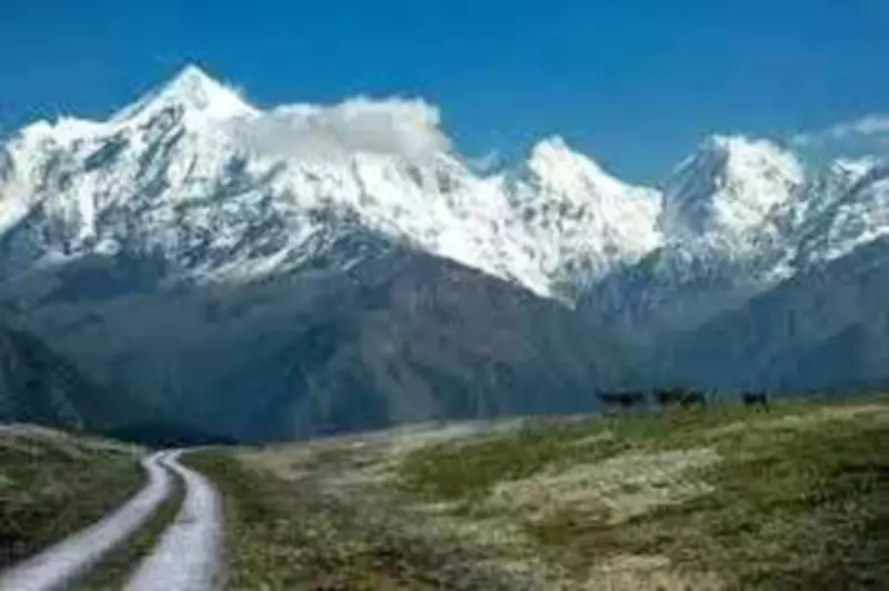 Uttarakhand Opens 83 Himalayan Peaks for Mountaineering with Fee Waiver for Indians