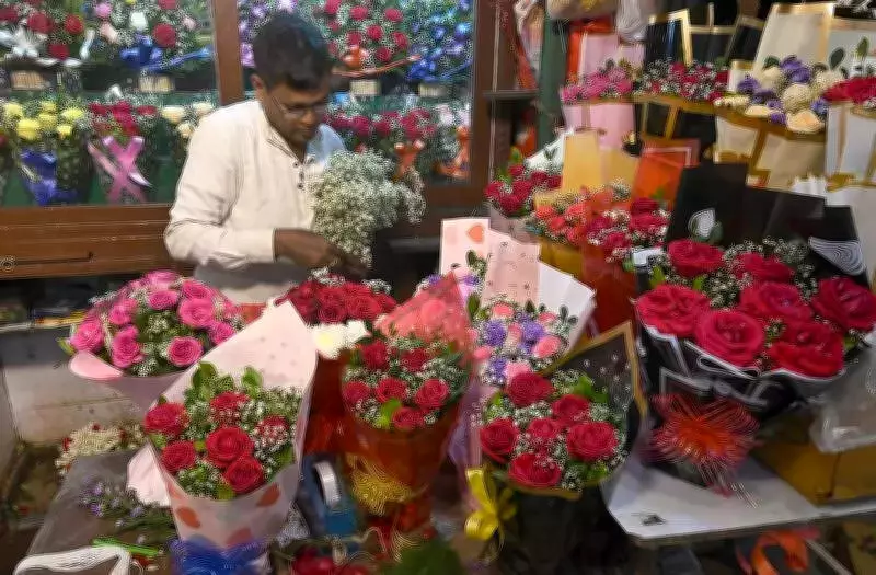 Valentine's Day Demand Doubles Rose Prices in Kolkata Markets