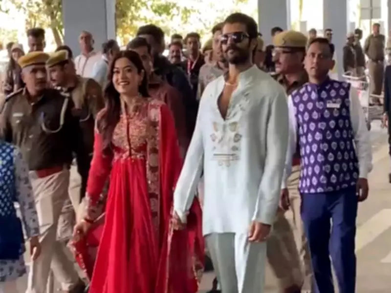 Vijay Deverakonda and Rashmika Mandanna Delight Fans with Surprise Meet-and-Greet
