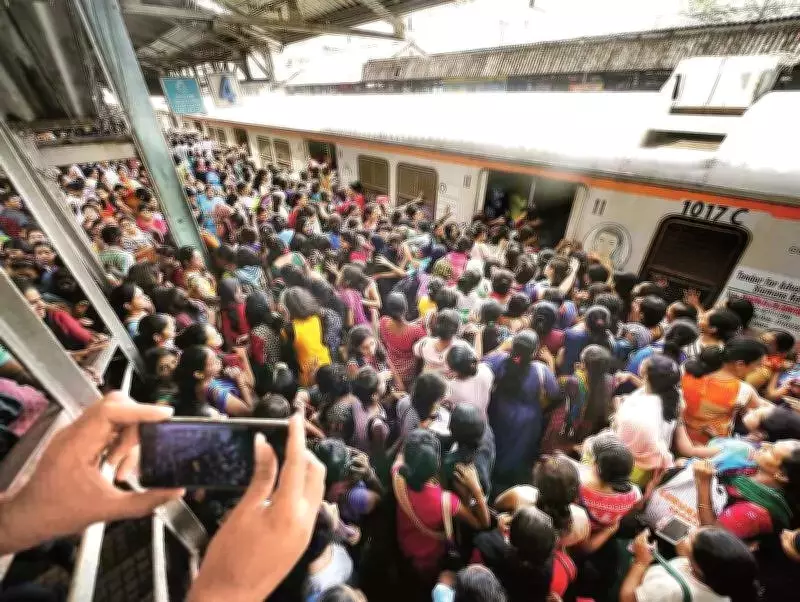 Woman Assaulted During Kalyan Station Rush Hour, Police Hunt Attacker