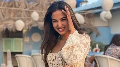 Sonal Chauhan Stranded in Dubai Amid Conflict, Appeals to Indian Government