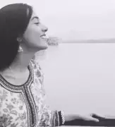 Amrita Rao Pays Tribute to Madhubala by Recreating Iconic Song at Howrah Bridge
