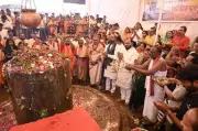 Ancient Mahashivling Draws Massive Devotees for Mahashivaratri in Chandrapur