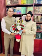 BJP's Mohsin Raza Meets Imam Maulana Khalid Rasheed, Exchanges Ramzan Greetings in Lucknow